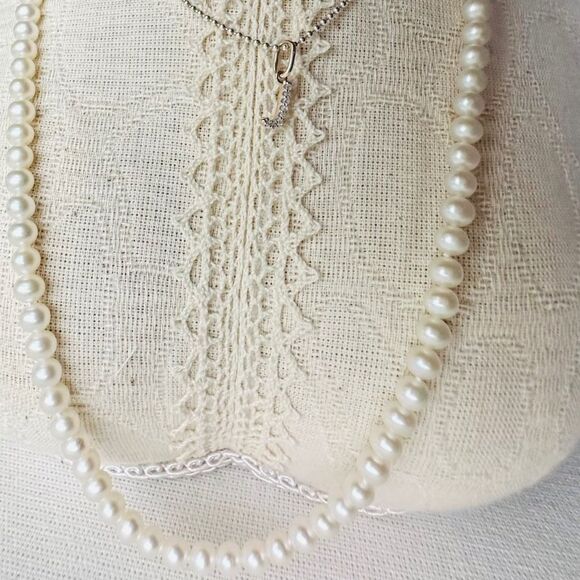 💖Tiffany & Co. Ziegfeld Collection Pearl Necklace 4-5mm each, 16 inches💖 - Picture 3 of 9